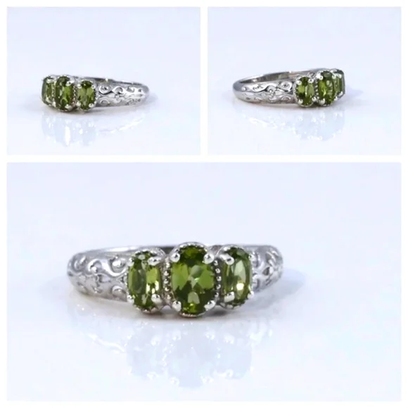 Peridot 3 Stone Ring In Platinum Over Sterling Silver. Size 7 - Picture 4 of 4